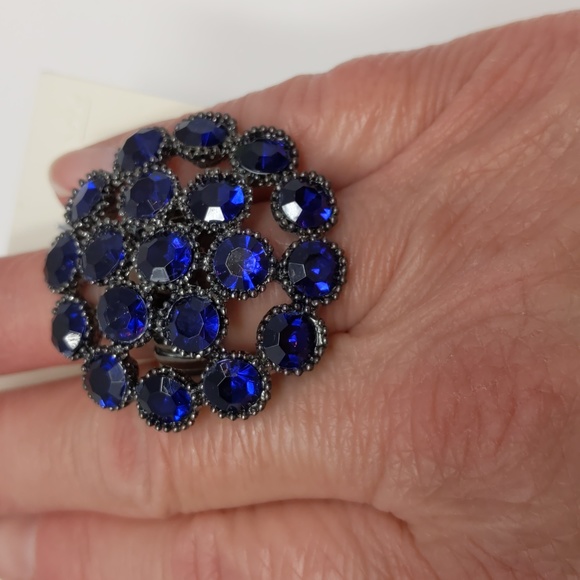 Trifari Rhinestone Stretch Ring Blue Gunmetal Gray NEW - Picture 4 of 7